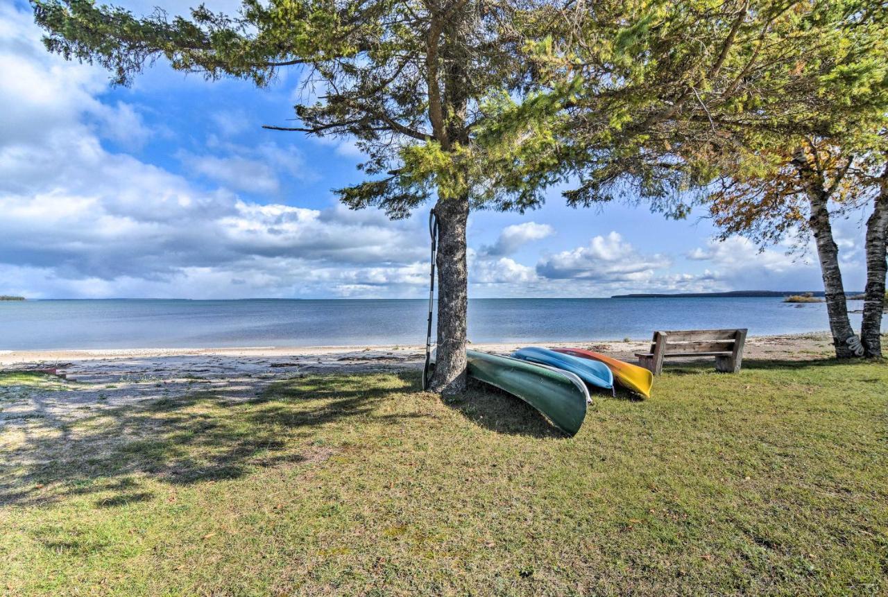 St Ignace Cottage With Deck And Beach On Lake Huron! Evergreen Shores Eksteriør billede