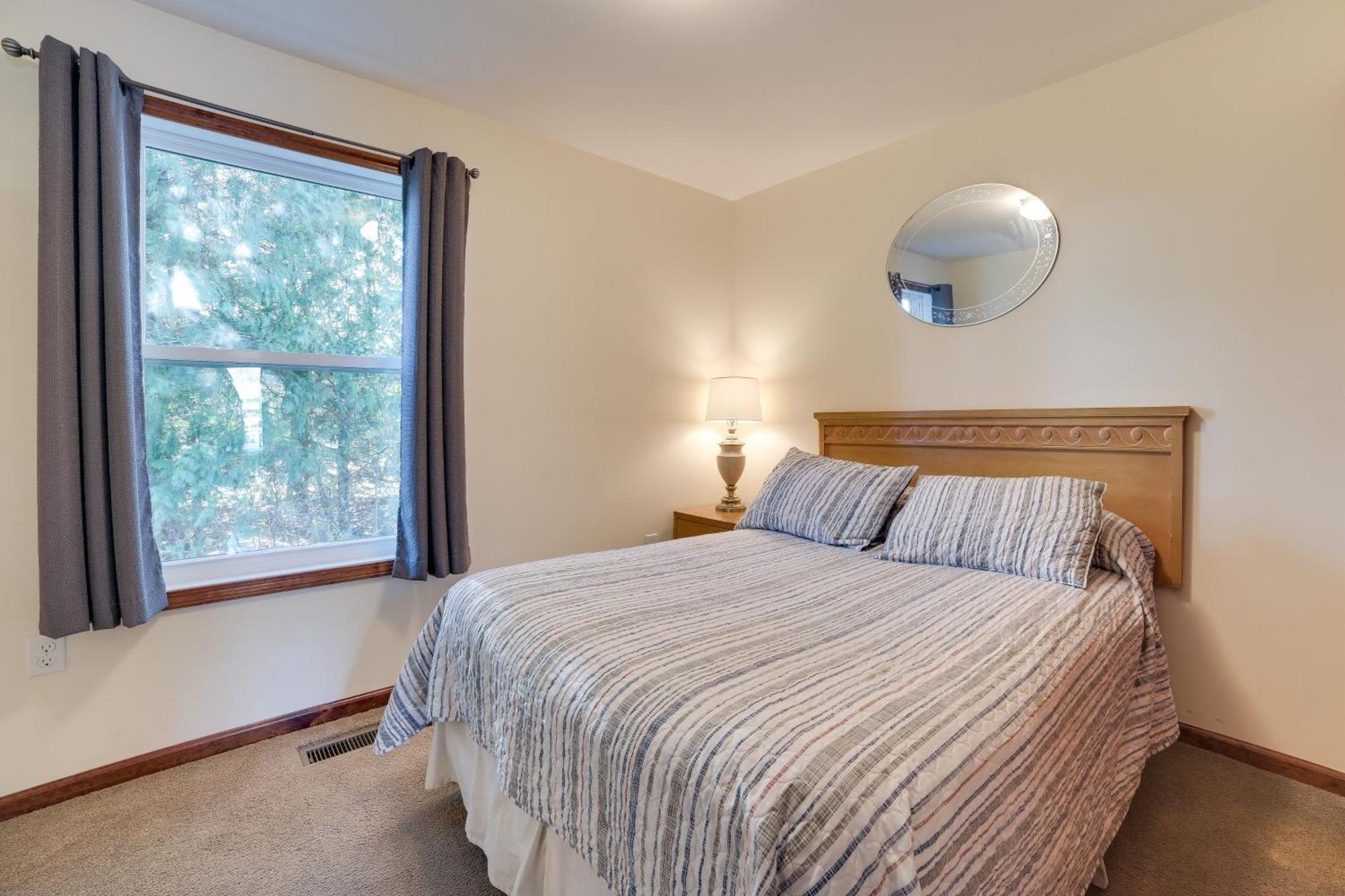 St Ignace Cottage With Deck And Beach On Lake Huron! Evergreen Shores Eksteriør billede