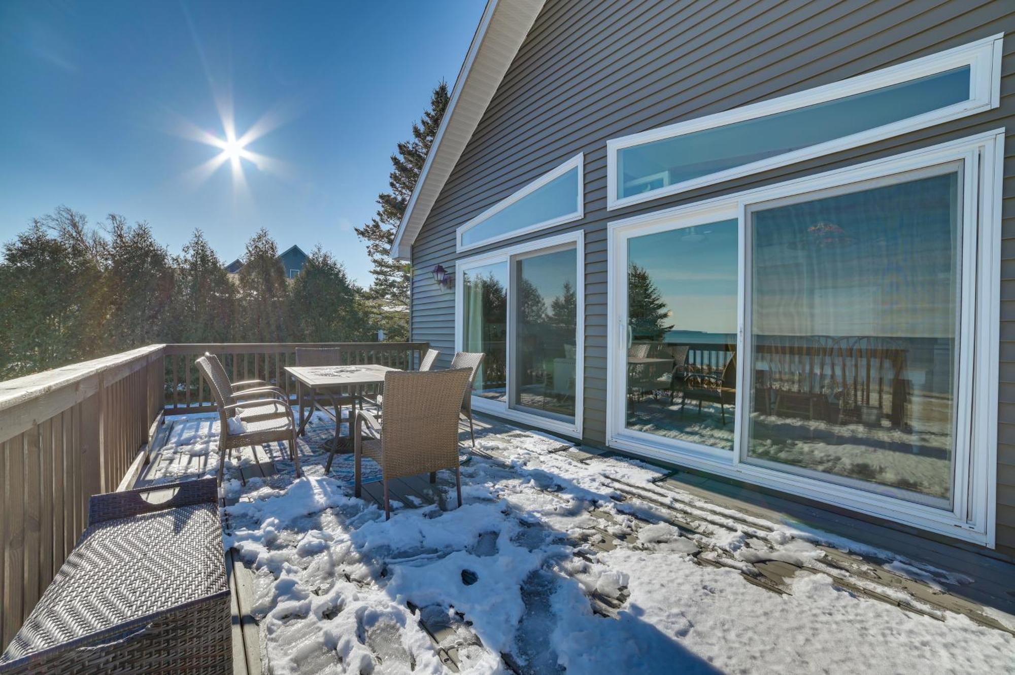 St Ignace Cottage With Deck And Beach On Lake Huron! Evergreen Shores Eksteriør billede