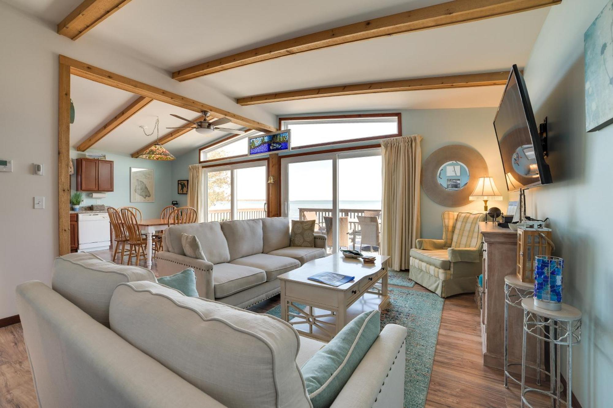St Ignace Cottage With Deck And Beach On Lake Huron! Evergreen Shores Eksteriør billede