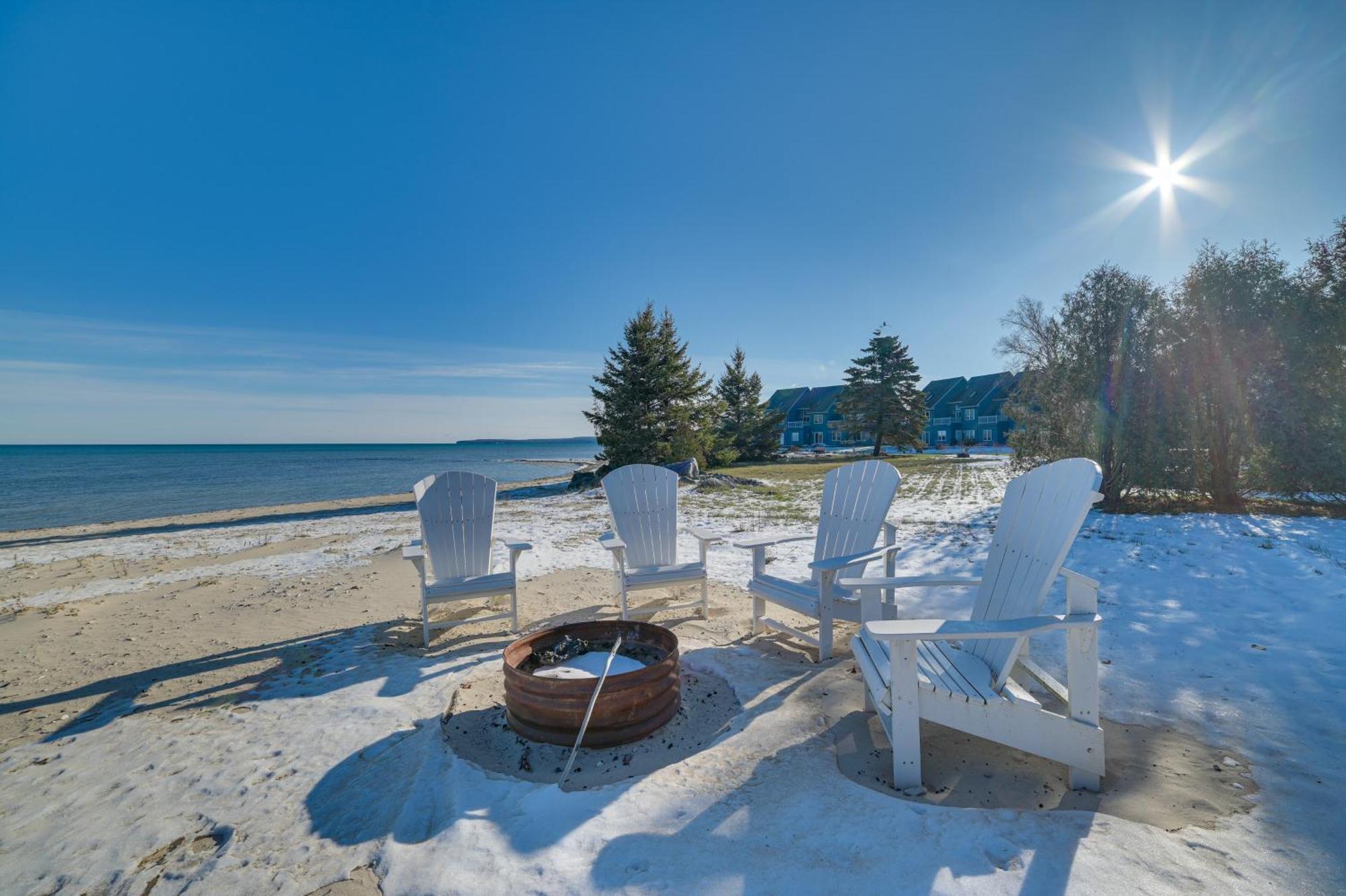St Ignace Cottage With Deck And Beach On Lake Huron! Evergreen Shores Eksteriør billede